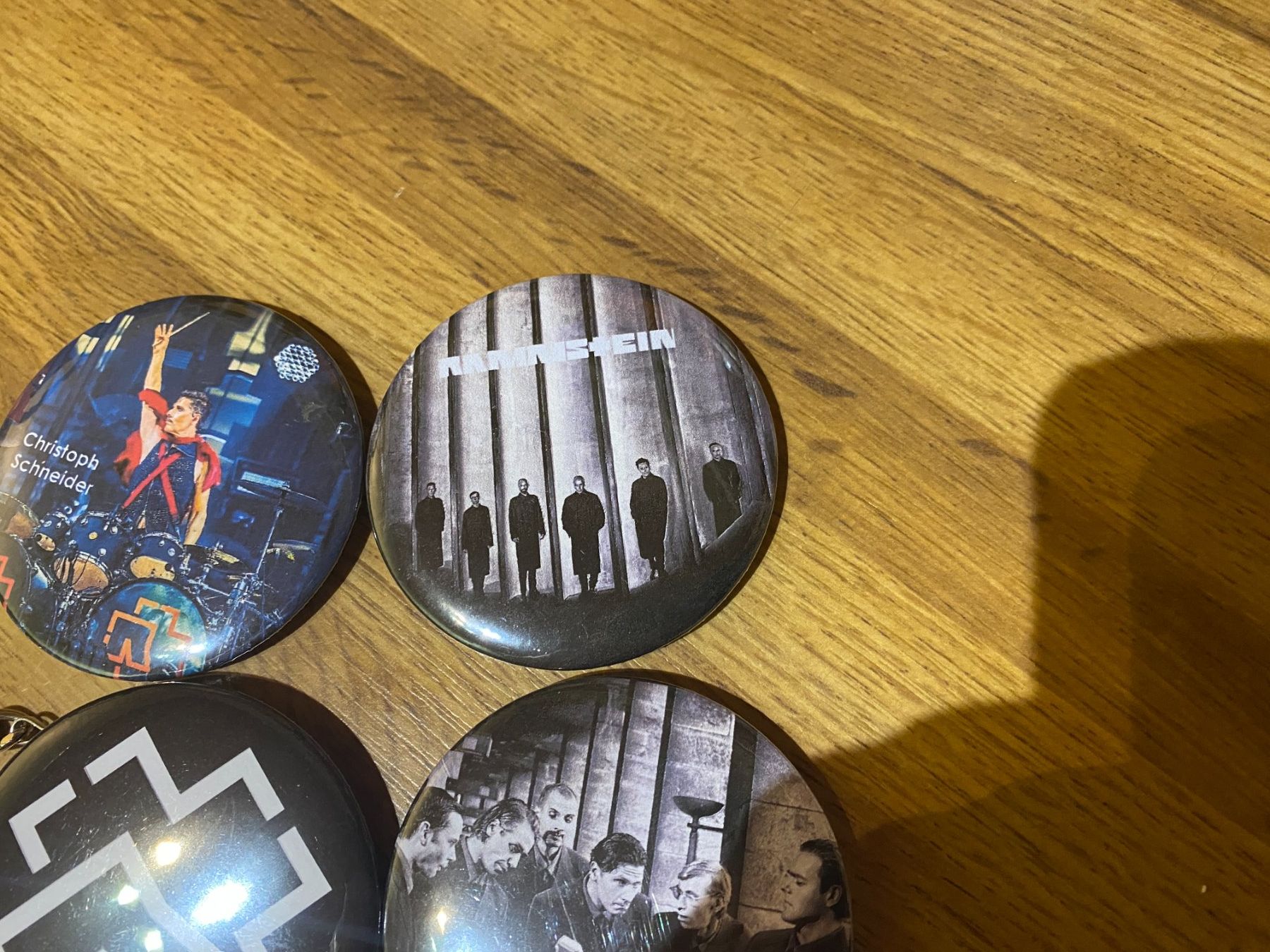 Placchette & Badge: Rammstein -  Flaschenoeffner & Magnete, Neu – Nuovo e nell'imballaggio originale da Basel venduto da FatCatPacksTheRatt 4
