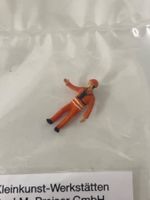 Preiser Mann mit Paket und Rangierer    H0