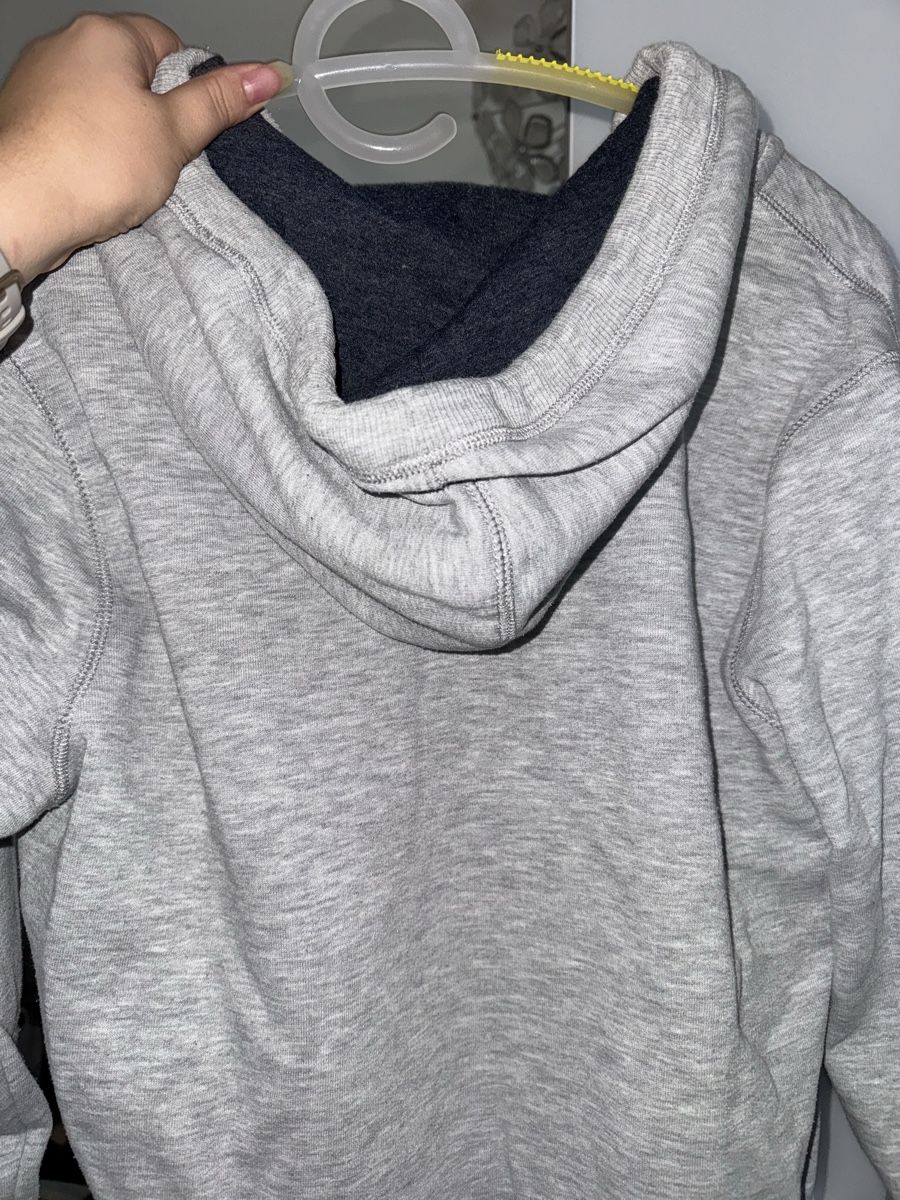 Tommy Hilfiger Jacken: Tommy Hilfiger Hoodie Grau Gr. S – Gebraucht aus Pfäffikon ZH von Tetu.33 2