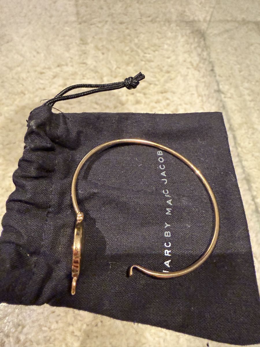 Marc Jacobs Bracciali & Braccialetti: Marc Jacobs Bangle Bracelet - Stylish Accessory – Usato da Schwyz venduto da ann_5w8m 1