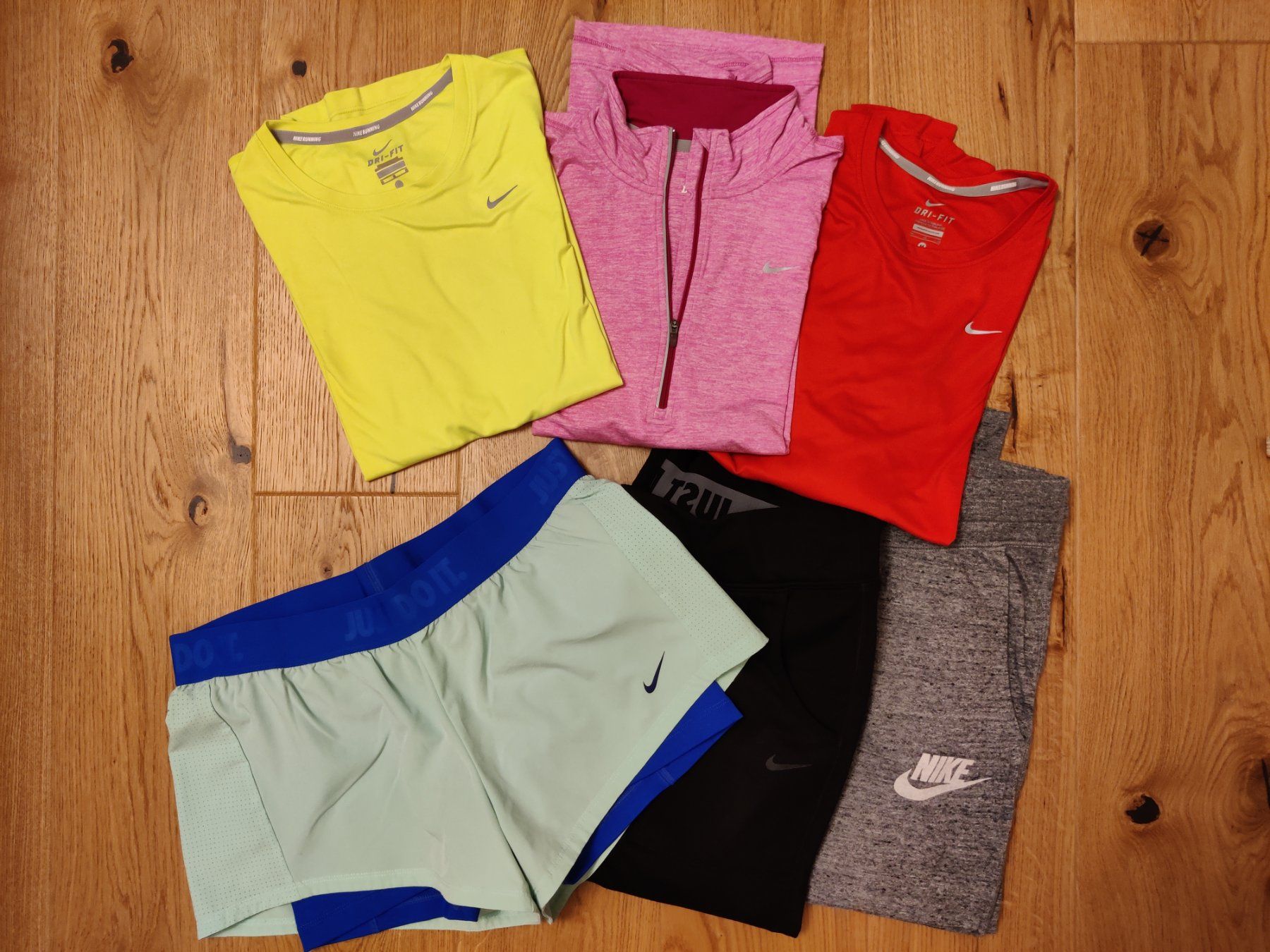 Nike Lotti di vestiti: Running Set (Nike) – Usato da Basel venduto da vel_w2tr