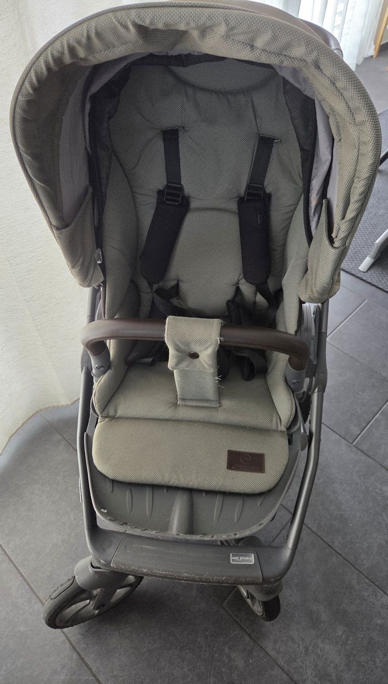 Kinderwagen: My Junior Kinderwagen, Auto-Babyschale & ISO-Fix Base – Gebraucht aus Jegenstorf von KevMen10 3