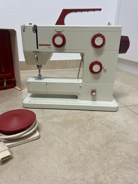 Macchine da cucire: Bernina Nähmaschine Nova 900 – Usato da Dottikon venduto da Cgreg