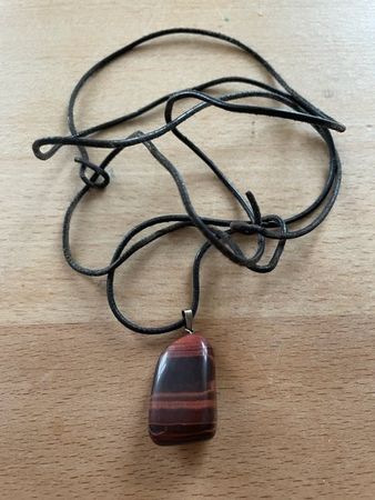 Kette mit Steinanhänger (Tigerauge)