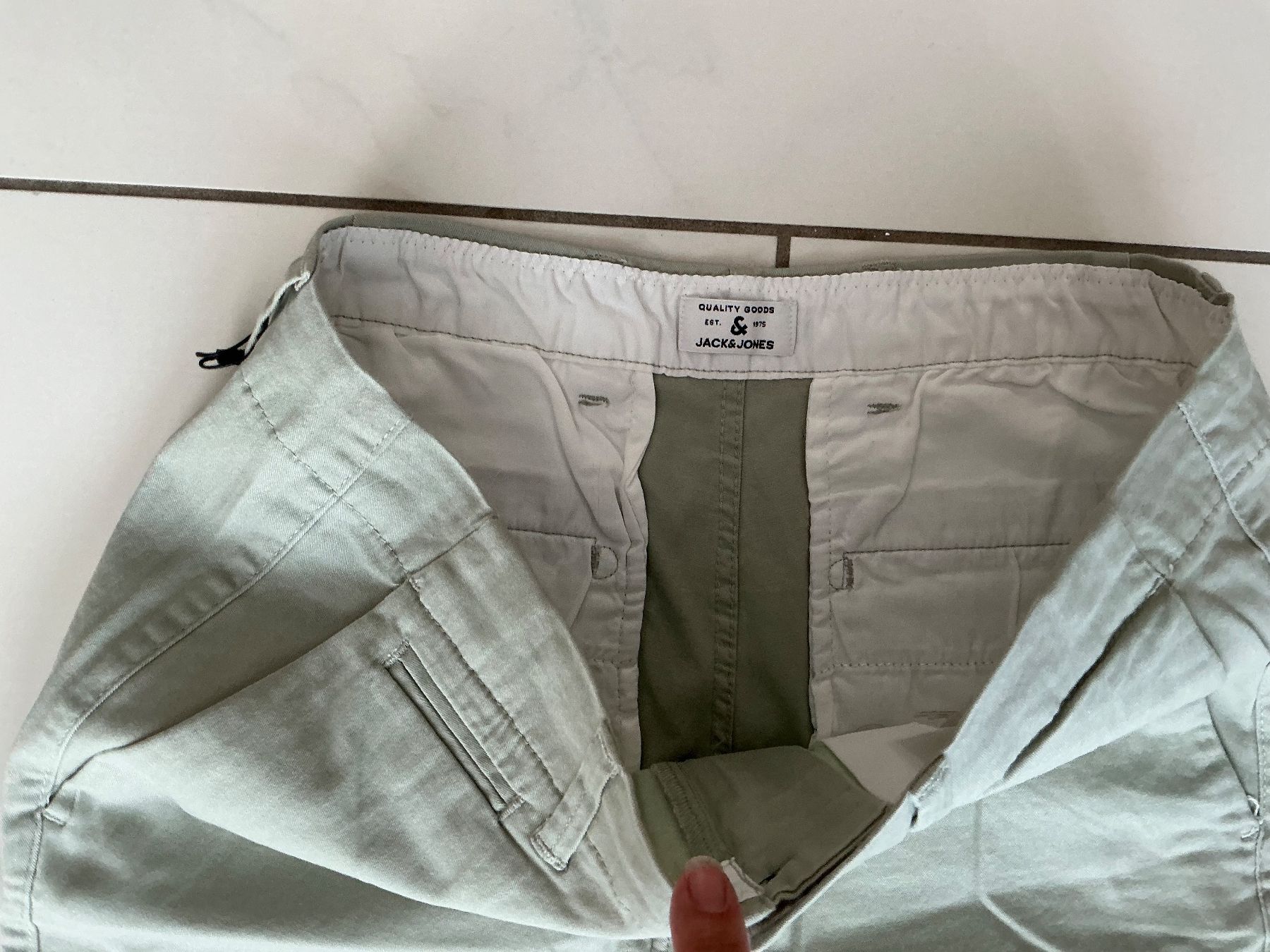 Jack & Jones Pantaloni: Neue Shorts Gr.M Jack&Jones Gr.M – Nuovo e nell'imballaggio originale da Biel-Benken BL venduto da Sahra1 1