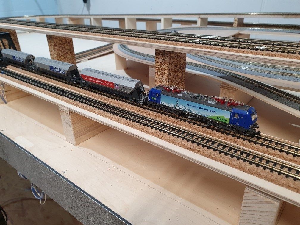 Hobbytrain Modellini di ferrovie: HobbyTrain Vectron Hupac. BLS Cargo N – Usato da Henau venduto da fag_lzx9 3
