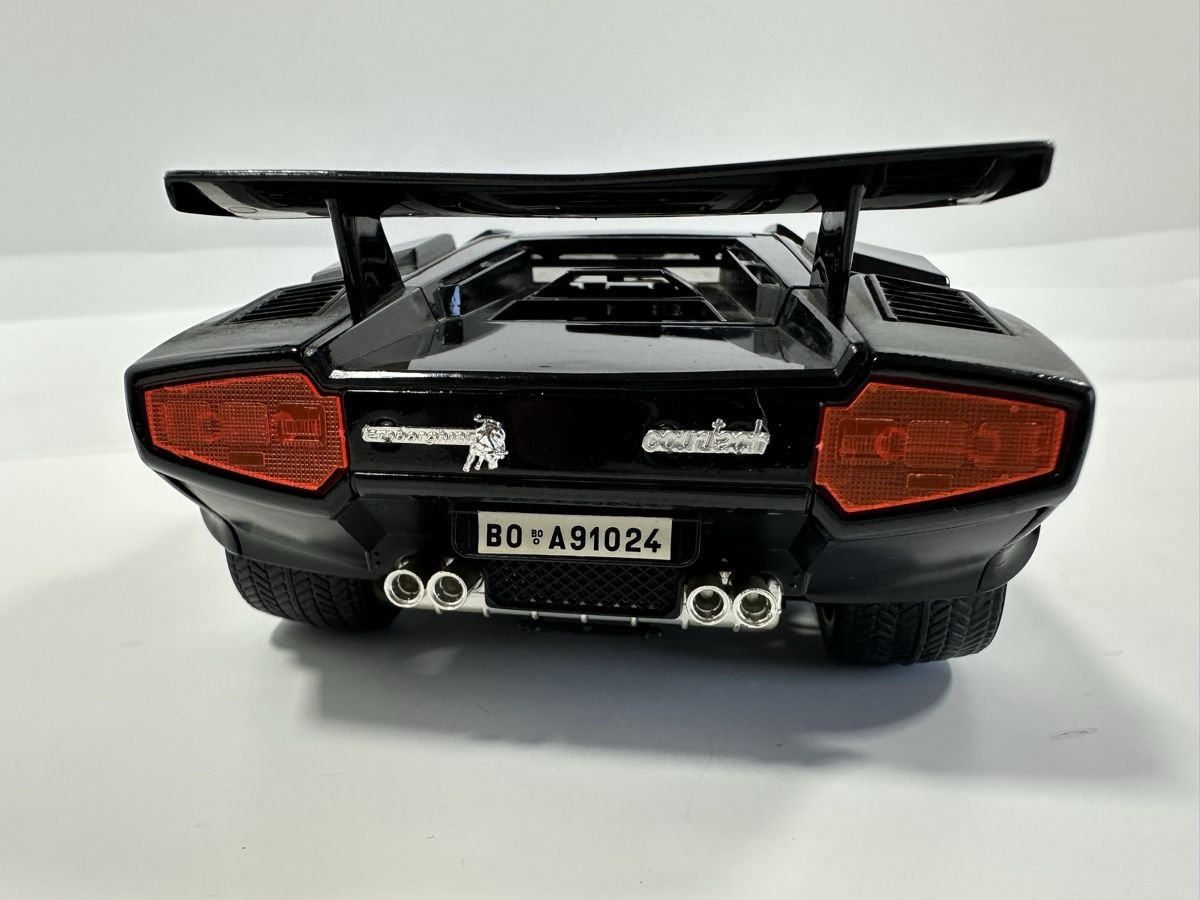 Bburago Modellautos: Lamborghini Countach 1:18, schwarz, BBURAGO  – Gebraucht aus Zofingen von rf9_x2xt 4
