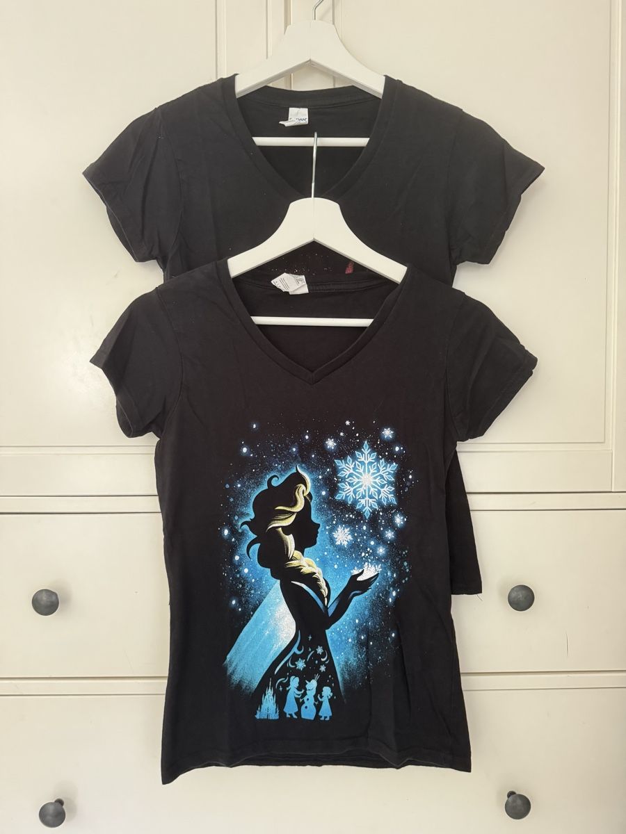 T-Shirts: Frozen T-Shirts Bundle: Elsa & Anna, autumn & winter, Black – Neu (gemäss Beschreibung) aus Bülach von dan_7scp