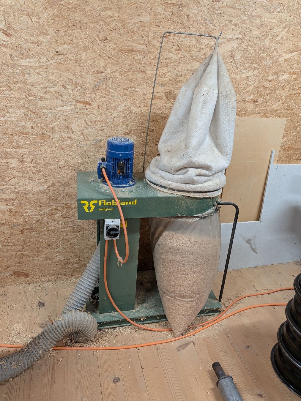 Toutes les machines: Hobelmaschiene mit Absaugung  – D'occasion à Escholzmatt par mic_9mn6 2