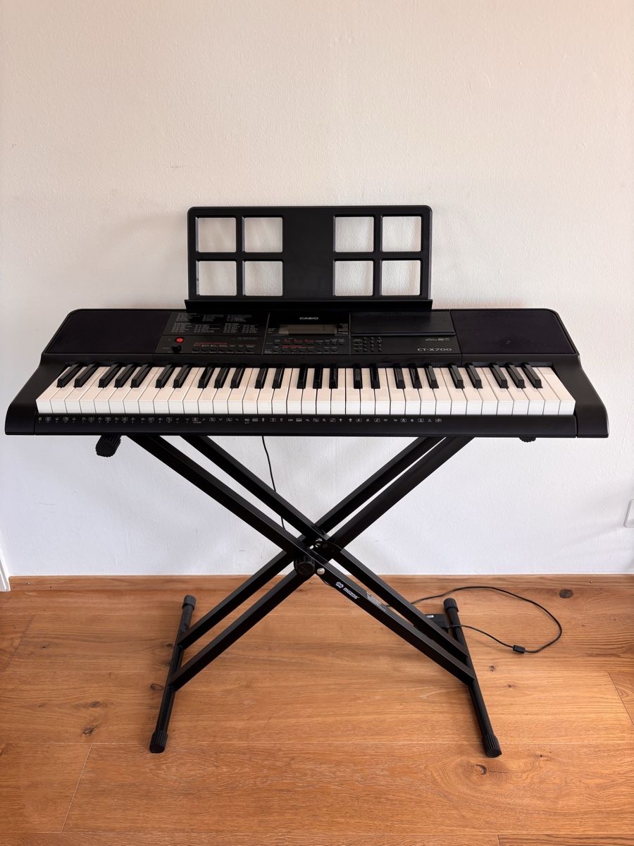 Casio Musikinstrumente: Casio CT-X700 Keyboard with Stand – Gebraucht aus Uster von ulg_d6zl