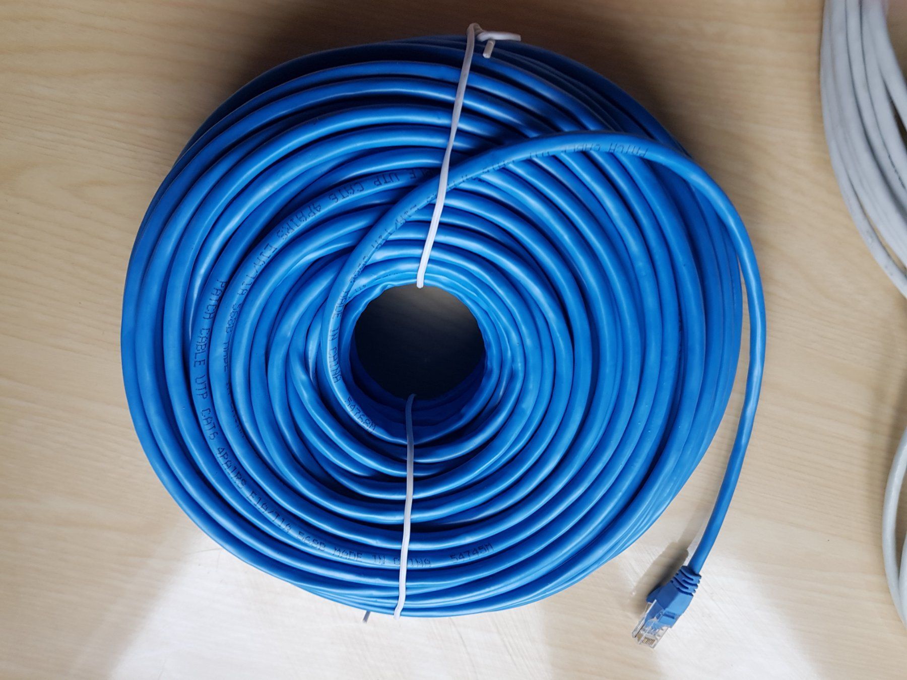 Cavi: Kiste voller Patchkabel div. Längen – Usato da Aarburg venduto da Se20 2