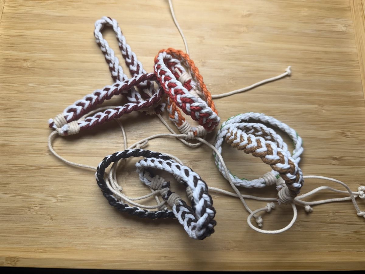 Bracciali & Braccialetti: 8 units Braided Summer Bracelets - Handmade, Adjustable, Set – Nuovo (secondo la descrizione) da Wald ZH venduto da Carloiten