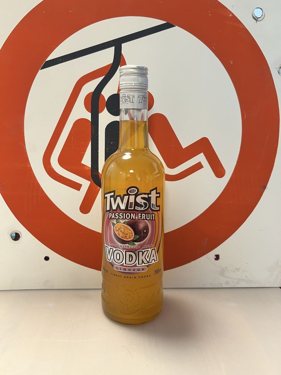 Bevande alcoliche: Twist Passion Fruit Vodka Liqueur – Nuovo (secondo la descrizione) da Sevelen venduto da Ritiplampi