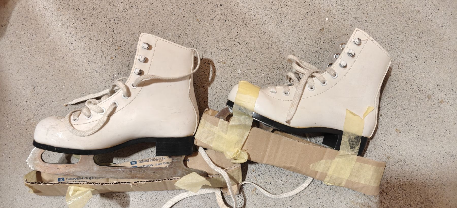 Patins à glace: Kinder Schlittschuhe gr.30 – D'occasion à Obernau par ChooseWisely