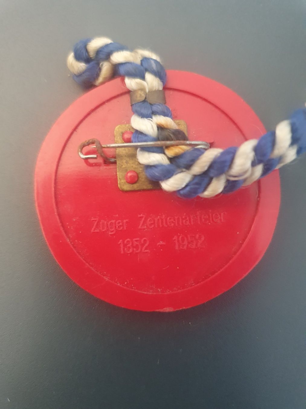 Placchette & Badge: Abzeichen Zuger Zentenarfeier 1952 – Usato da Thun venduto da ADLTLF