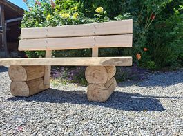 Holzbank