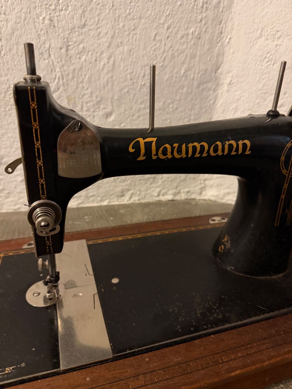 Machines à coudre: Machine à coudre Naumann ancienne avec accessoires – D'occasion à Lausanne par noh_gt5x 1