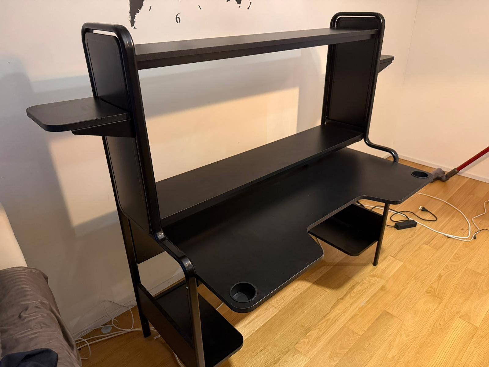 Ikea Scrivanie: FREDDE Gamingschreibtisch, schwarz – Usato da Au ZH venduto da Alimani1