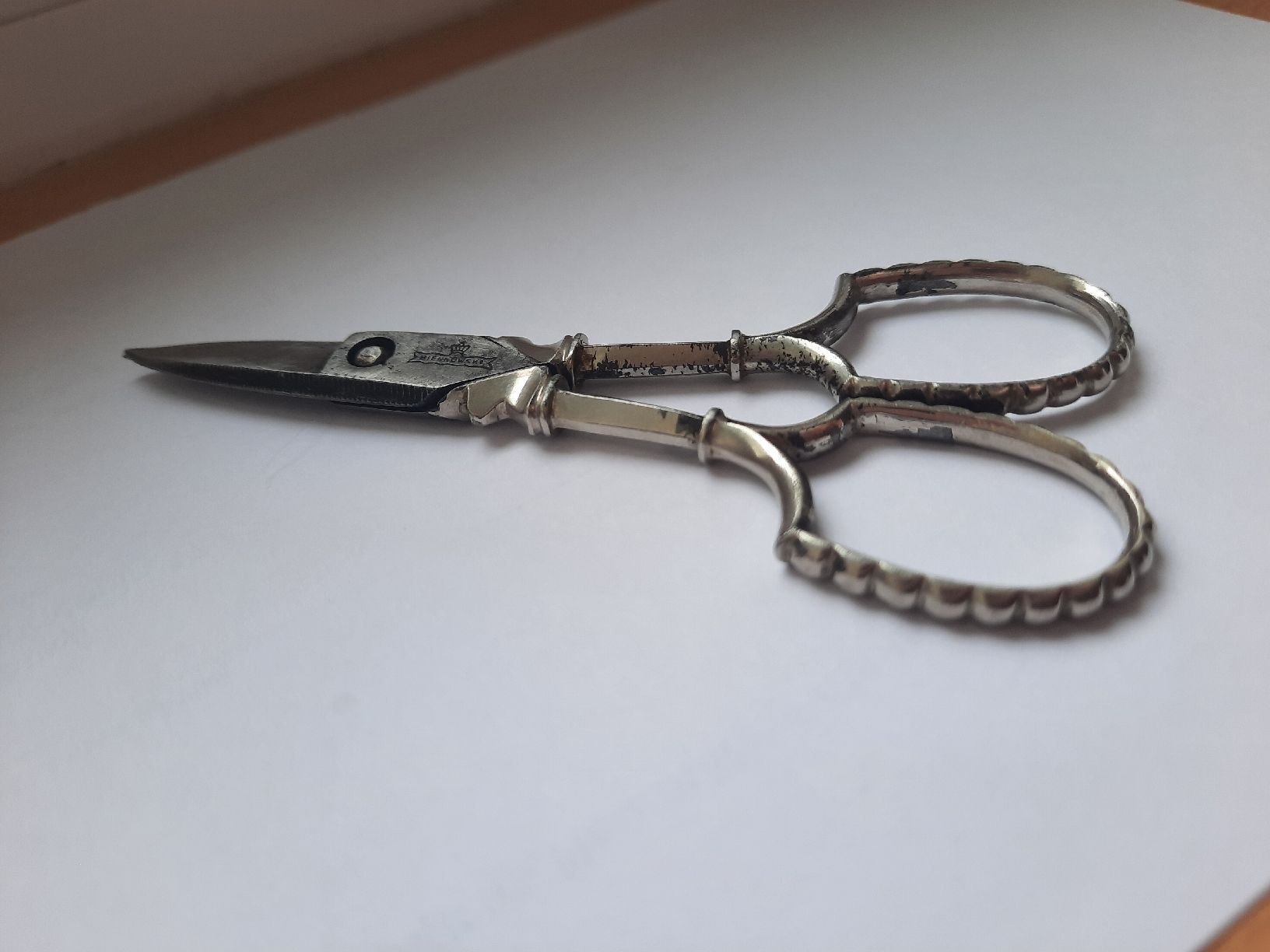 Tutti gli attrezzi: Ancienne petite PAIRE de CISEAUX de COUTURE – Usato da Le Locle venduto da marylise01 2