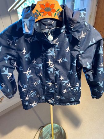 Kinder Winterjacke 122/128 "Flugzeuge" mit Kapuze