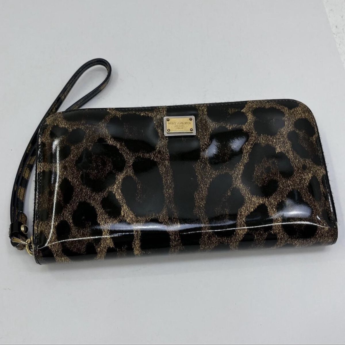 Dolce & Gabbana Portafogli: Dolce & Gabbana Leopard Print Patent Leather Zip Around Wall – Nuovo (secondo la descrizione) da Lyss venduto da francesca.g