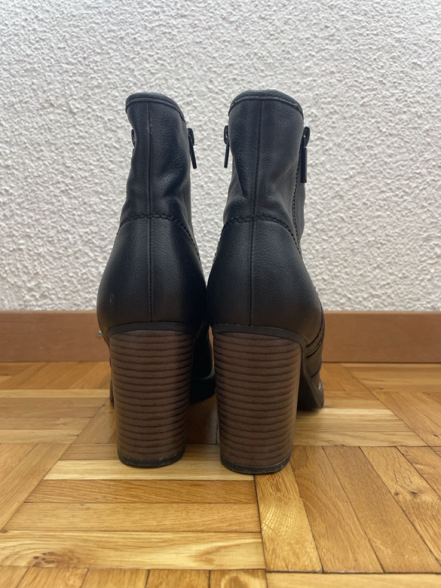 Scarpe da donna: Damen Stiefeletten mit Absatz Grösse 39 – Usato da Oetwil am See venduto da Anika-24 1