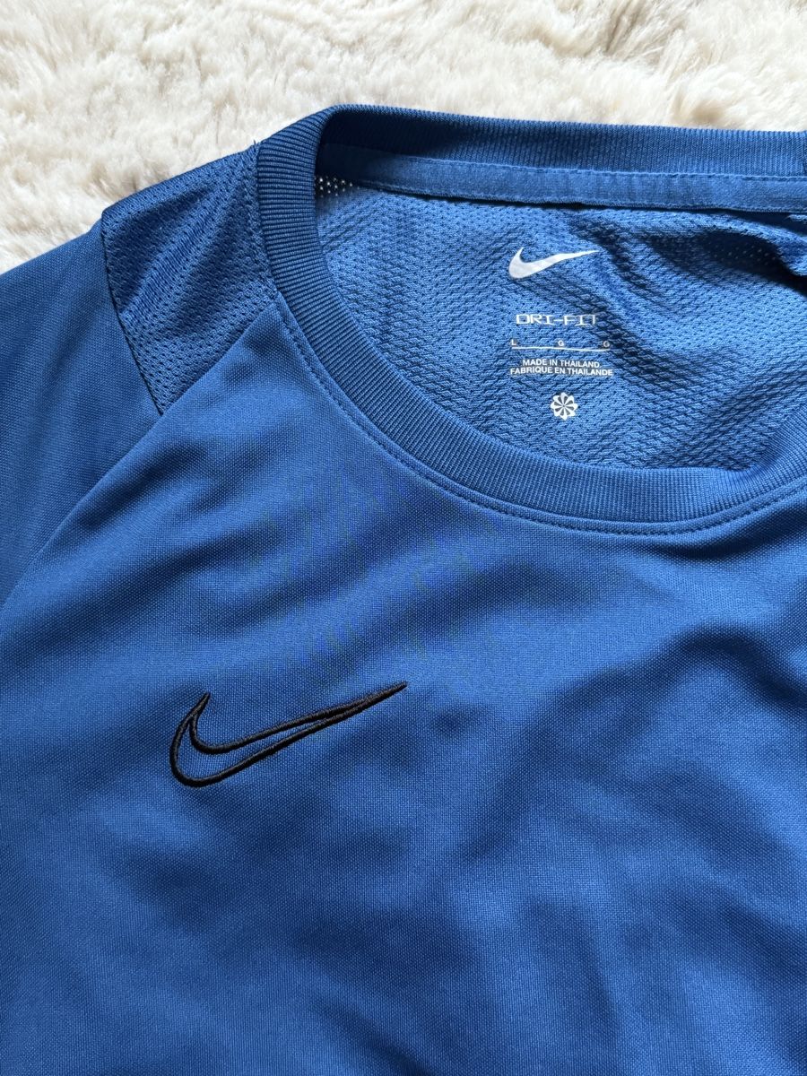 Nike Lotti di vestiti: Sportset Nike, Grösse M-L – Usato da Haldenstein venduto da ana_b8c7 3
