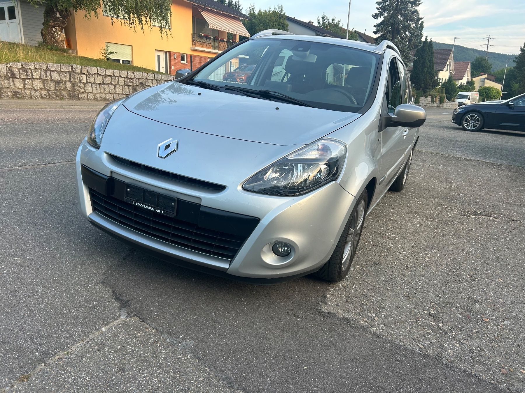Renault Autos: Renault  Clio  1.2    100 – D'occasion à Frick par hipi33 2