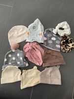 Set von Baby Mützen/Sturnbändern
