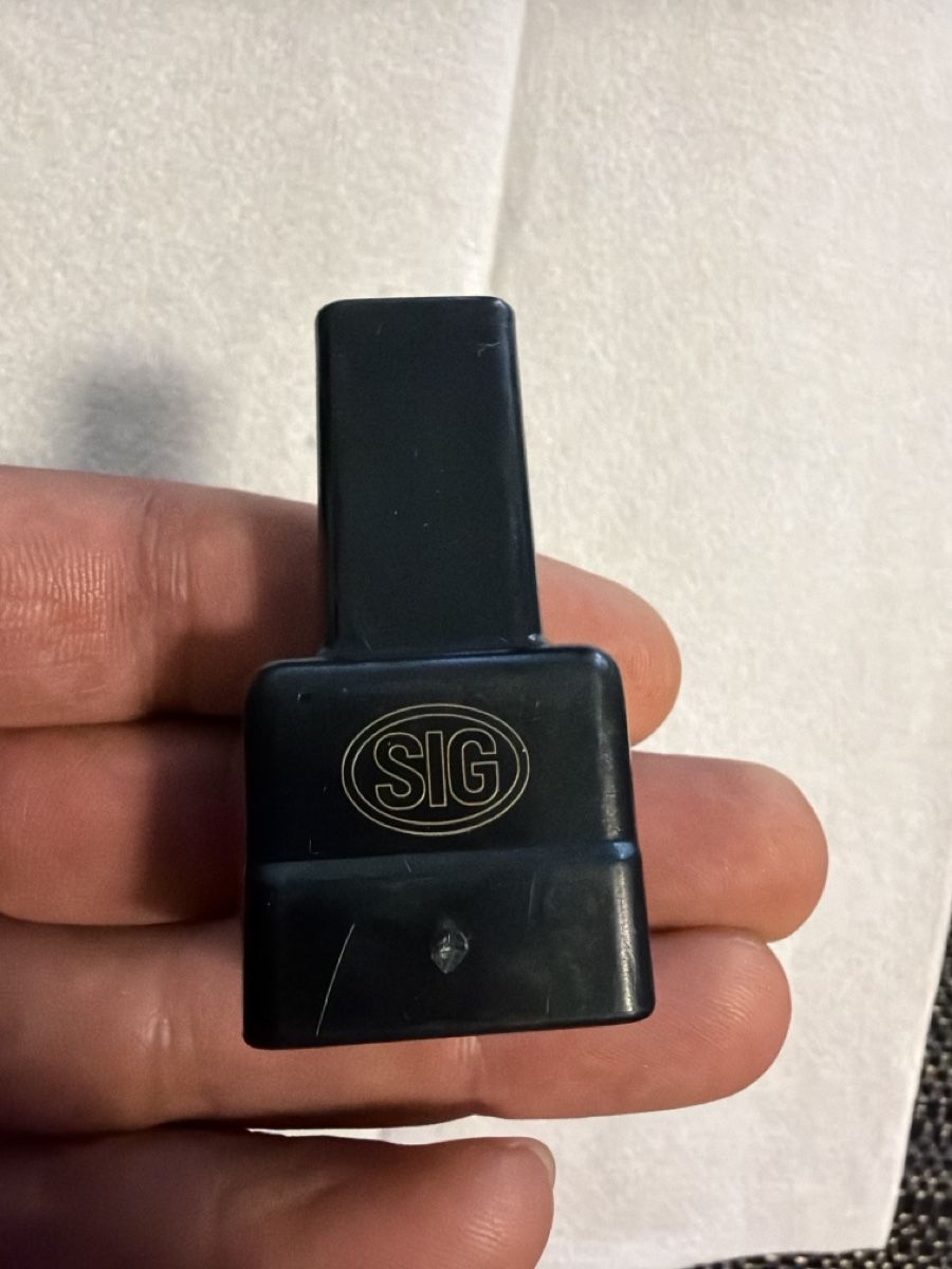 Armée suisse Uniformes: Sig Stgw 90 aide chargeur  – D'occasion à Lausanne par Erion2015 2