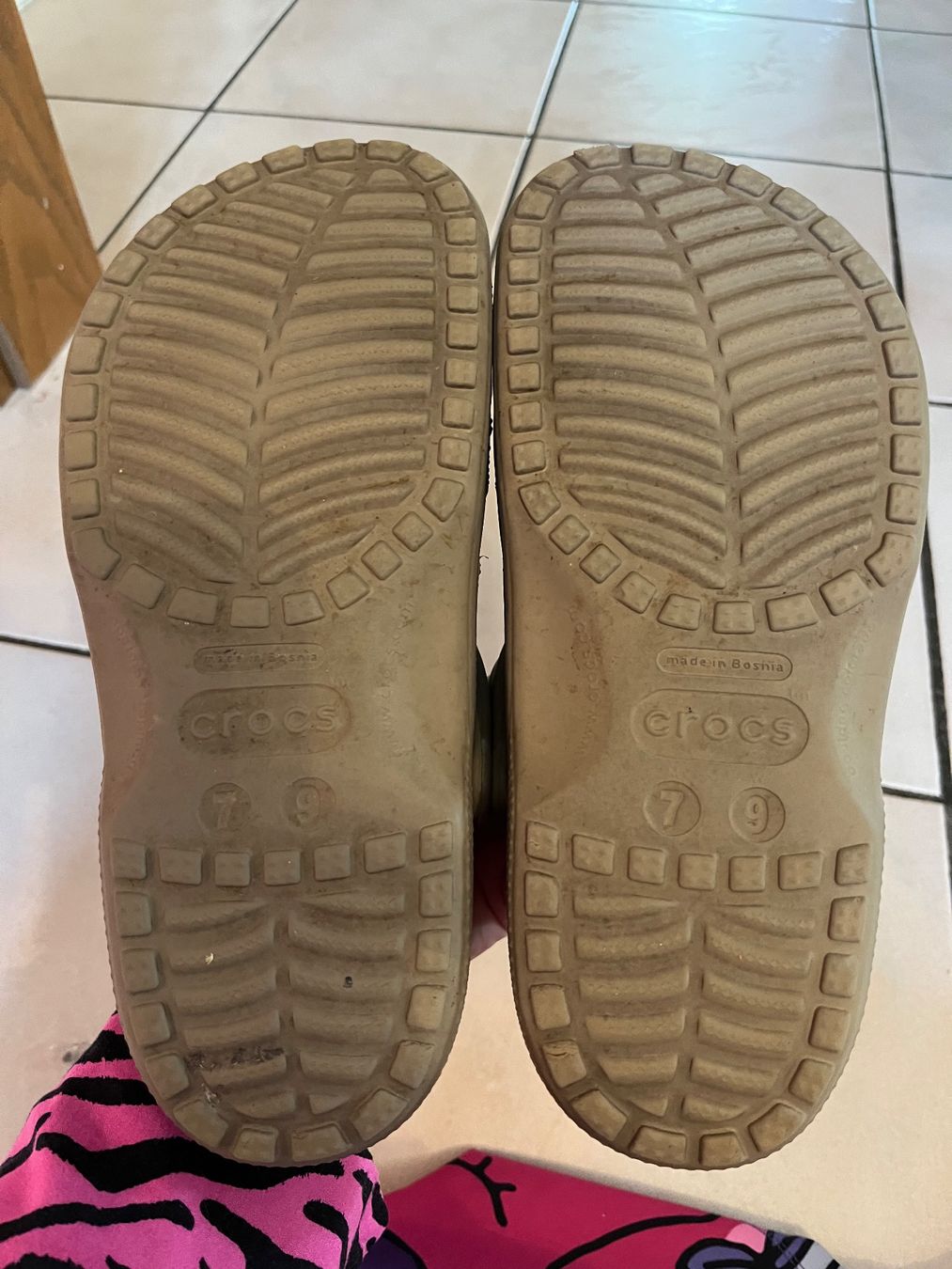 Crocs Scarpe da uomo: Chaussures crocs grises 41 très bon état – Usato da Porrentruy venduto da Madamebovary 3