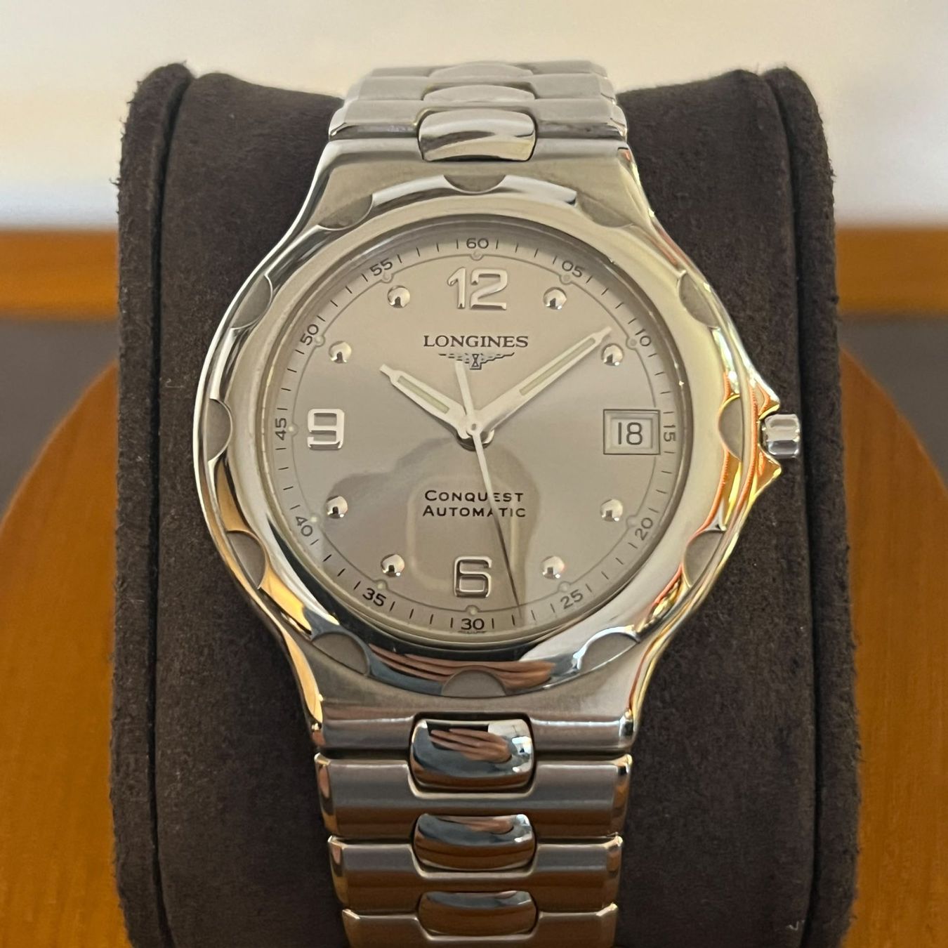 Longines Montres: Longines Conquest Automatic Date Silver Dial L1.634.4 – D'occasion à Carouge GE par Watchaser