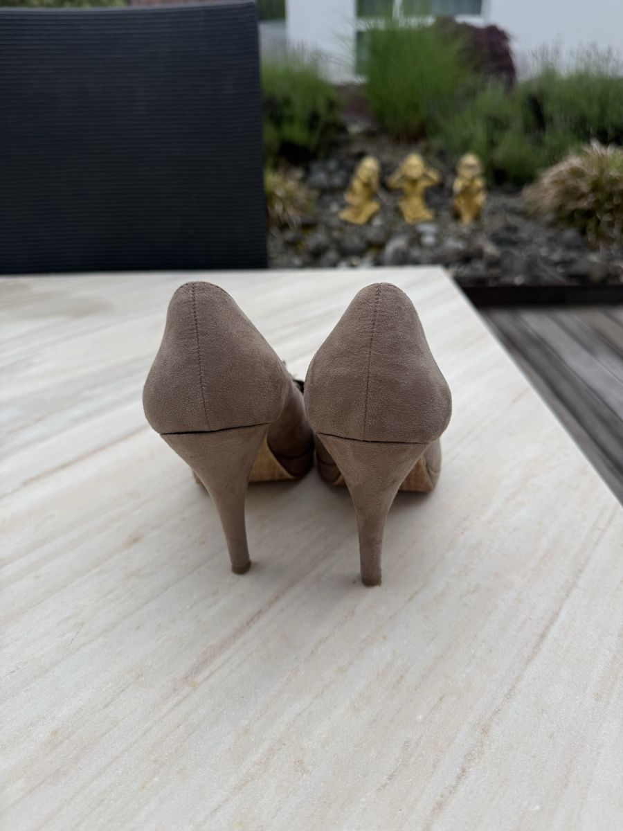 Tamaris Scarpe da donna: Braune Tamaris Pumps Gr. 38  – Nuovo (secondo la descrizione) da Engelburg venduto da mia_n6tr 2