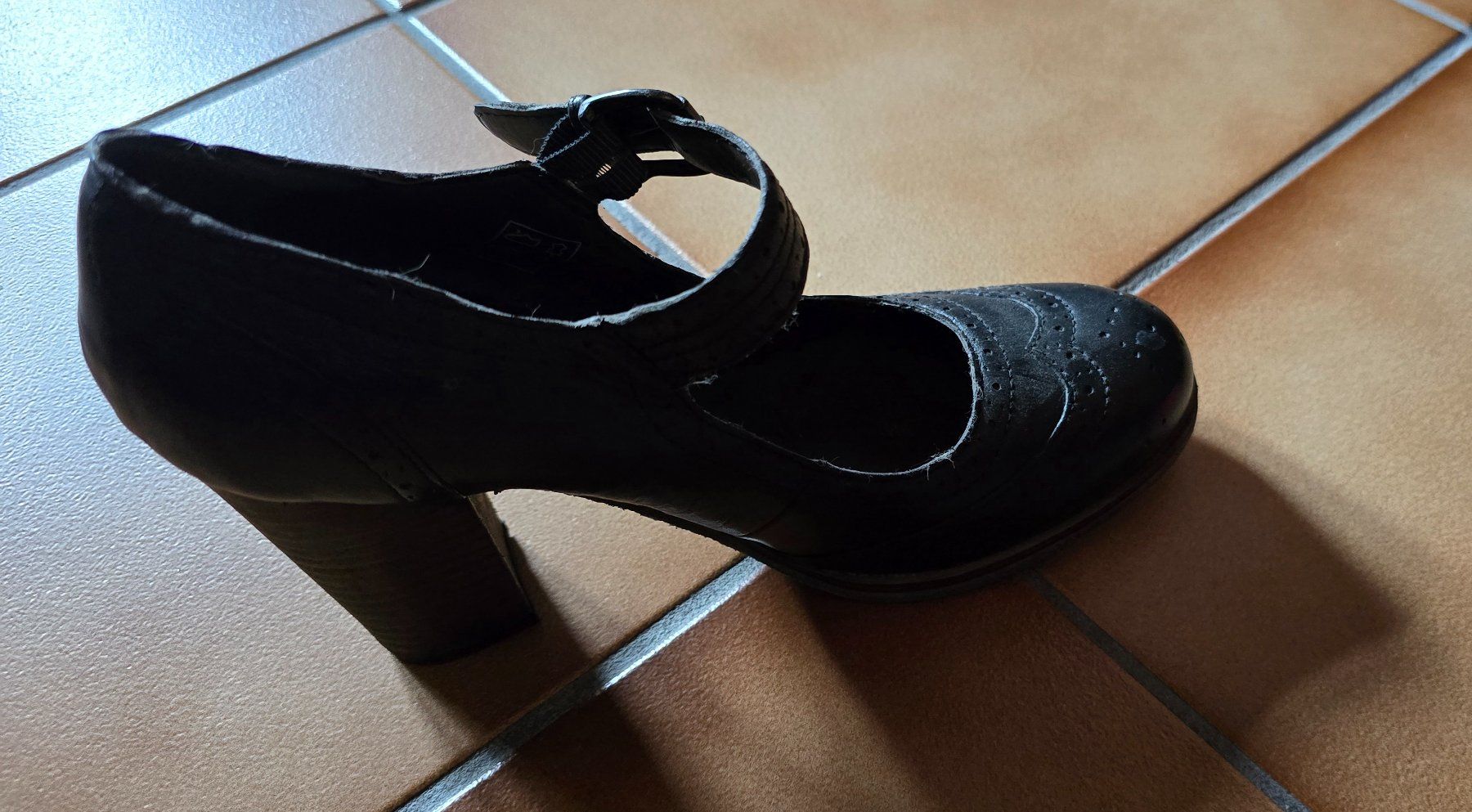 Damenschuhe: Chaussures à talons ALESSANDRO BONCIOLINI pt. 41 – Gebraucht aus Clarens von ato_d8ph 3