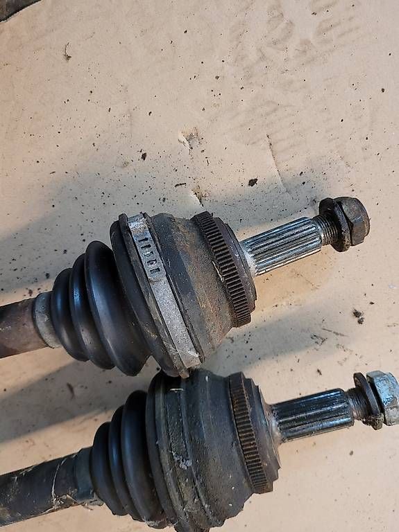 Tutti pezzi di ricambio auto: Audi Coupe Typ 81/ 85 Antriebswellen ABS – Usato da Oberwangen TG venduto da tetzi10 1