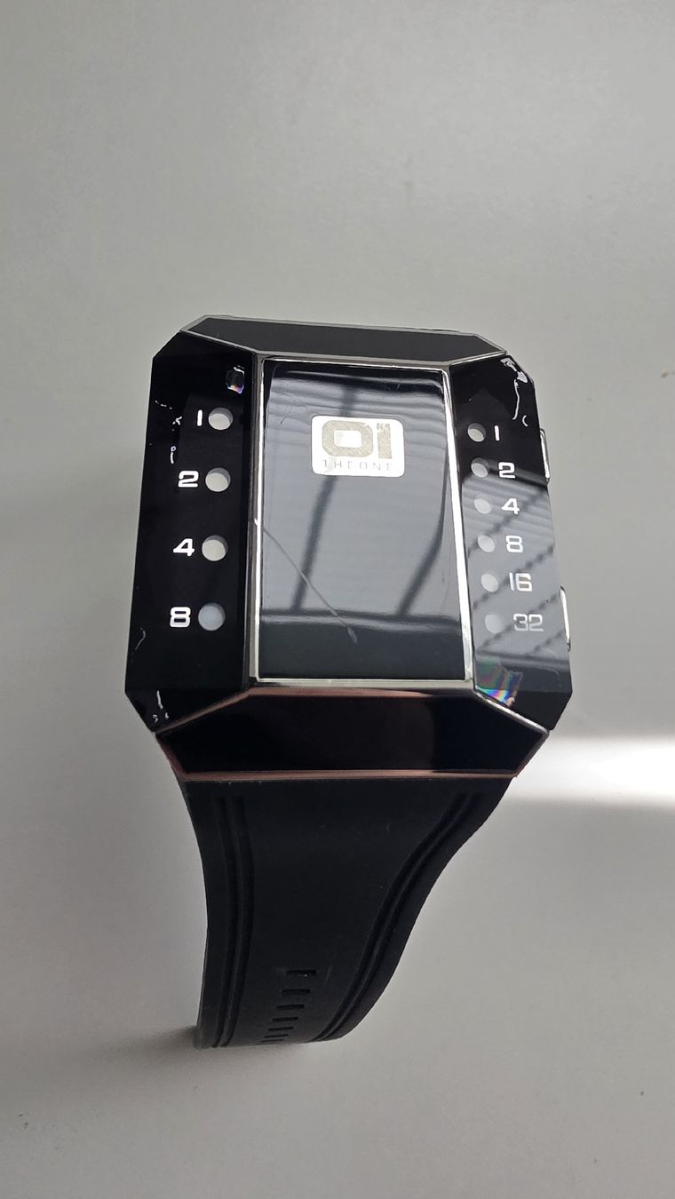Uhren: Digitaluhr The One SC120W3 schwarz – Defekt aus Bergdietikon von Burberry5 1