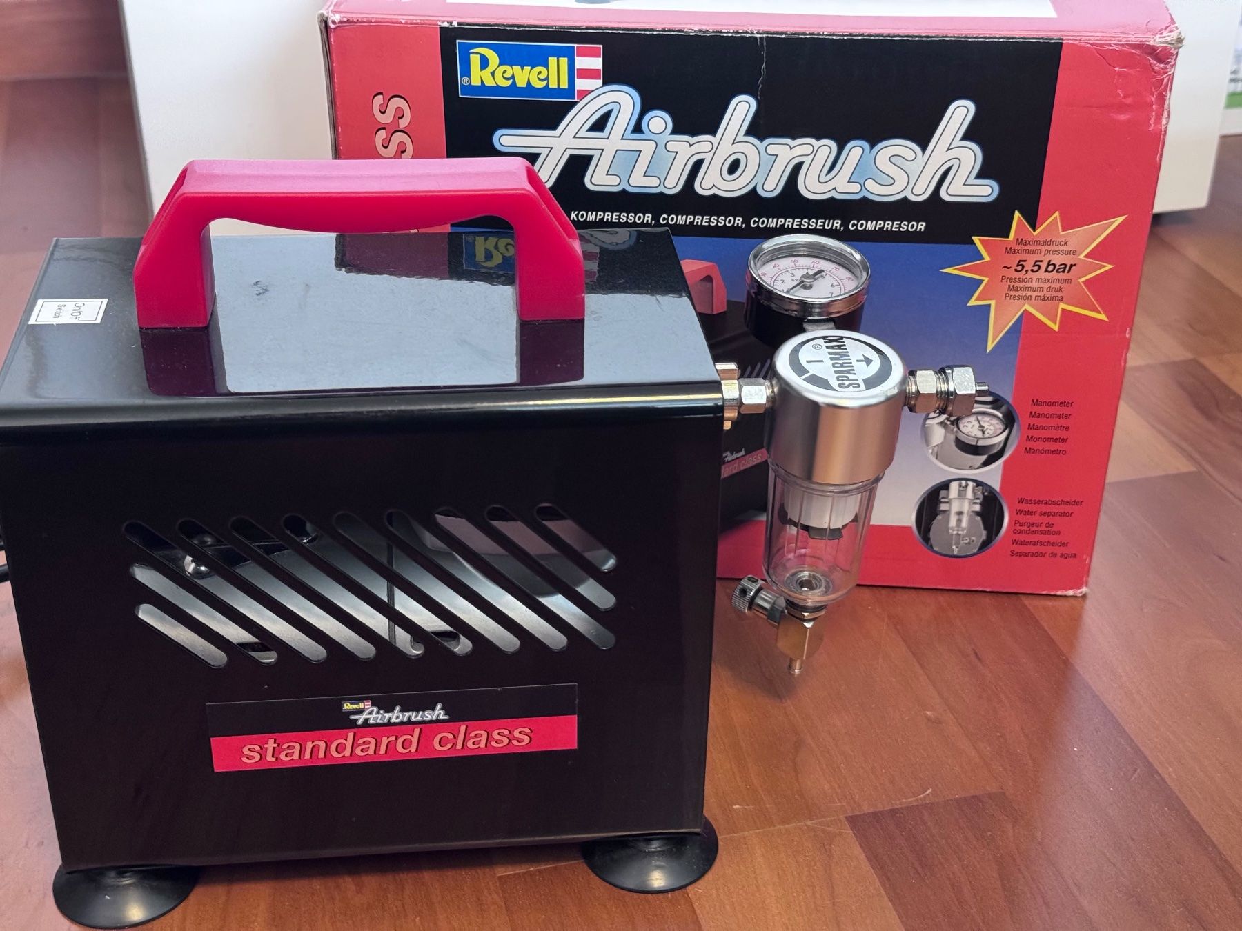 Revell Compressori: Revell Airbrush Kompressor Standard Class mit Schlauch – Usato da Zürich venduto da TactilePython98 1