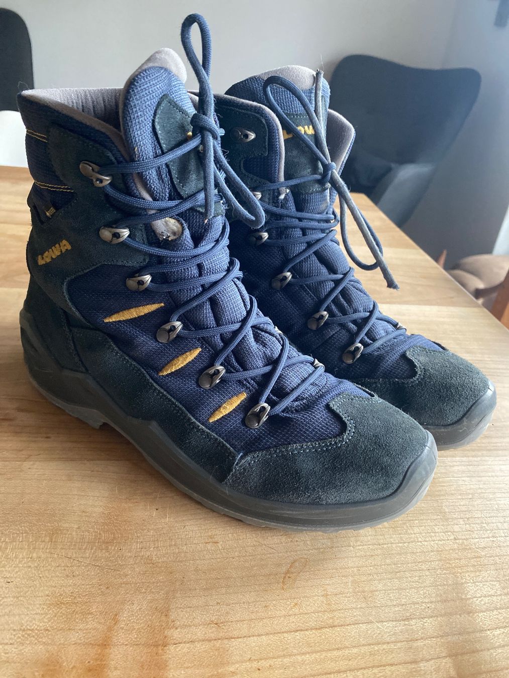 Lowa Scarpe da uomo: Lowa Winterschuhe Grösse 41 – Usato da Konolfingen venduto da sibi1977