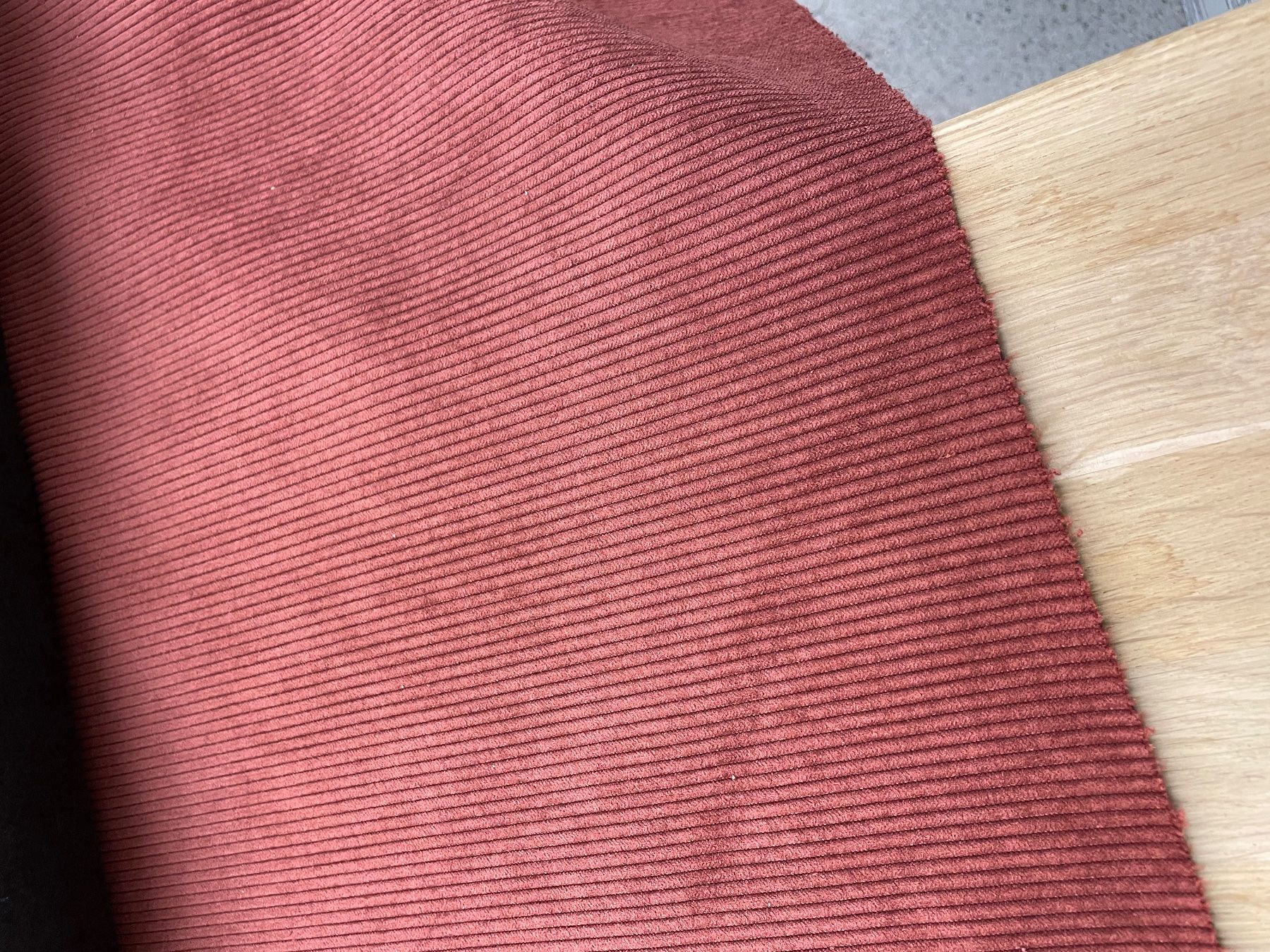 Stoffe: Cord / Machester Stoff Ruby Red Premium Grade – Neu (gemäss Beschreibung) aus Bern von RS-Outlet
