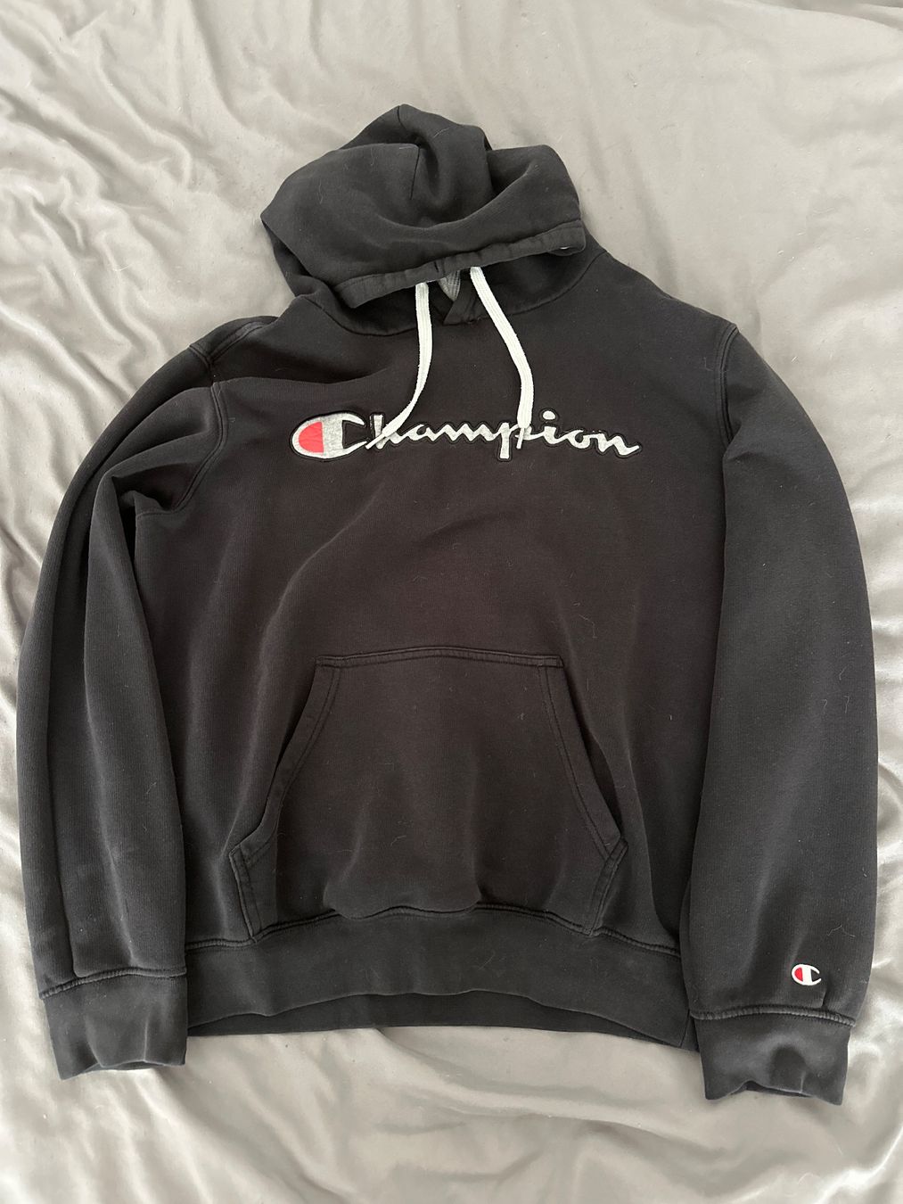 Champion Maglioni & Felpe: Champion Kapuzenpullover schwarz Grösse M – Usato da Ostermundigen venduto da POKESTOPCH