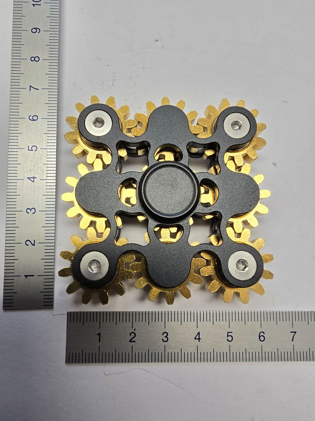Jouets: Fidget-Spinner mit Messingzahnrädern – Neuf avec emballage d'origine à Balgach par Zwickau01 1