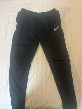 Nike Trainingshose schwarz weiss Grösse M gebraucht