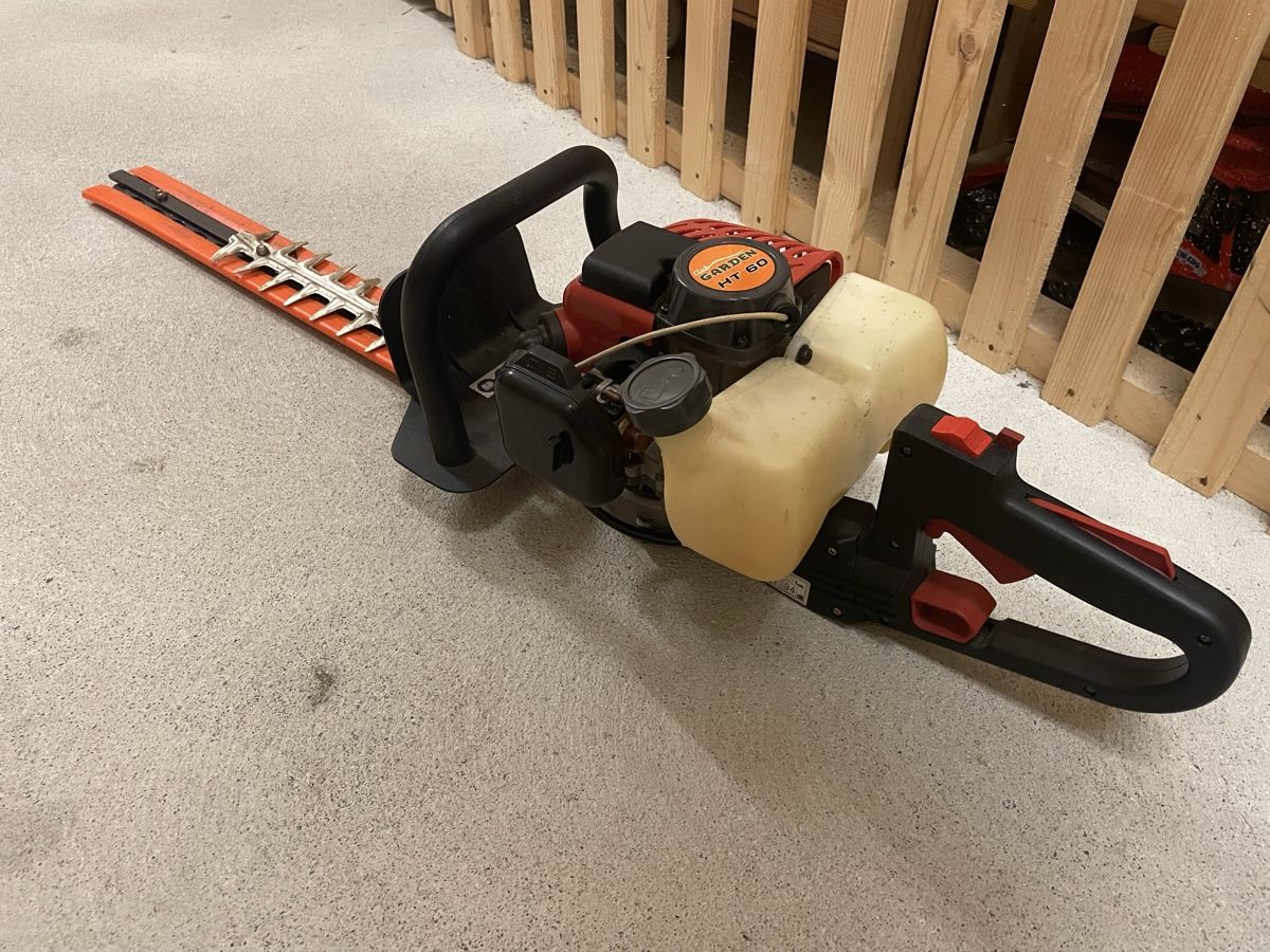 Toutes les machines: Benzin Heckenschere, Gartenschere – Défectueux à Dällikon par Marcofloro