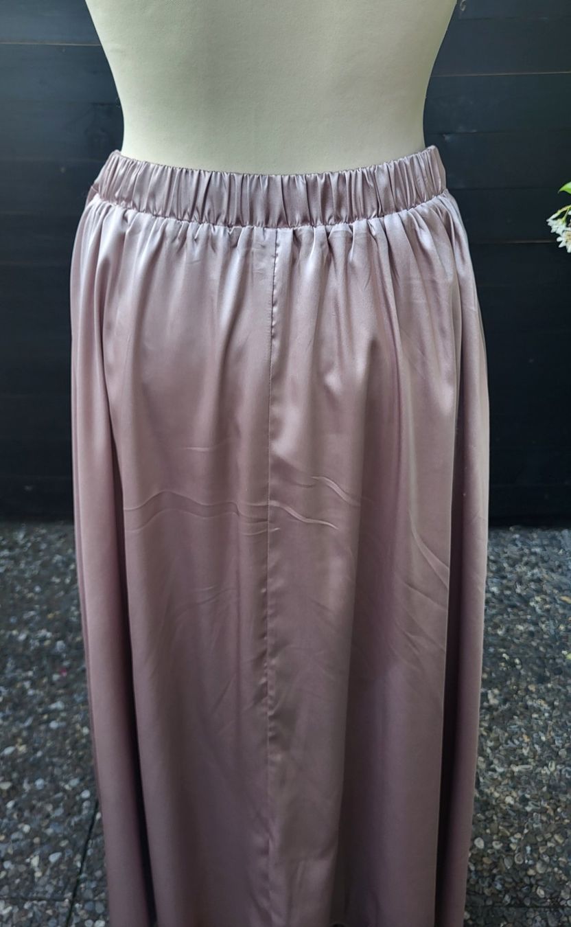 Jupes: Jupe beige – Neuf (Voir description) à Fribourg par VictoriaShop7 5