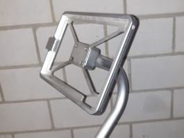 iPad Bodenständer mit iPad Diebstahlsicherung (xMount)