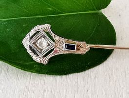 Antike Anstecknadel mit Diamant und Saphir (um 1920)