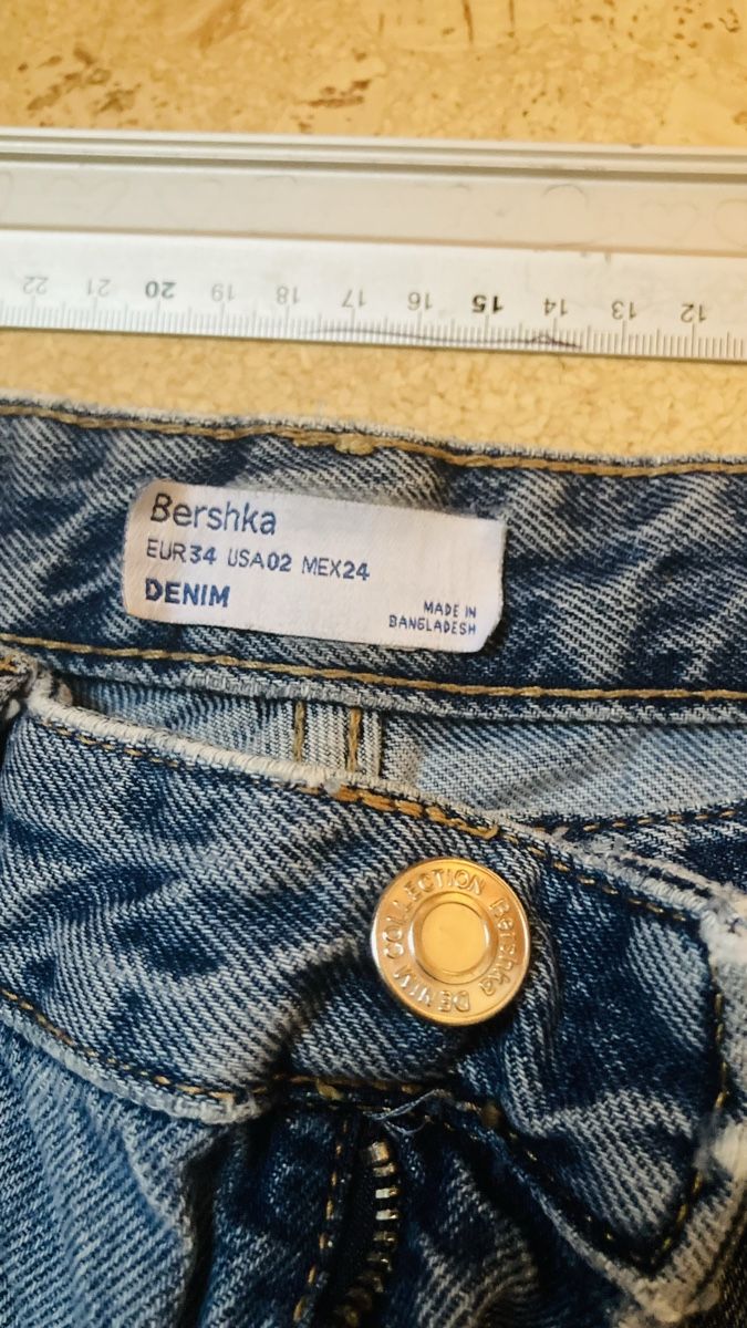 Bershka Jeans: Jeans – Usato da Läufelfingen venduto da petit-nicola 1