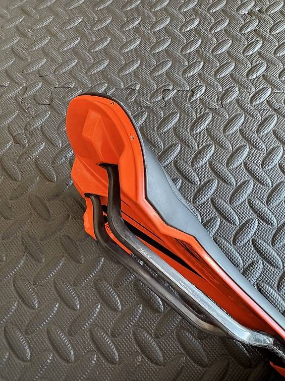 Syncros Ersatzteile: Syncros XM1.0 Sattel orange mit Carbon Streben – Gebraucht aus Aarburg von Trailsurfer 4