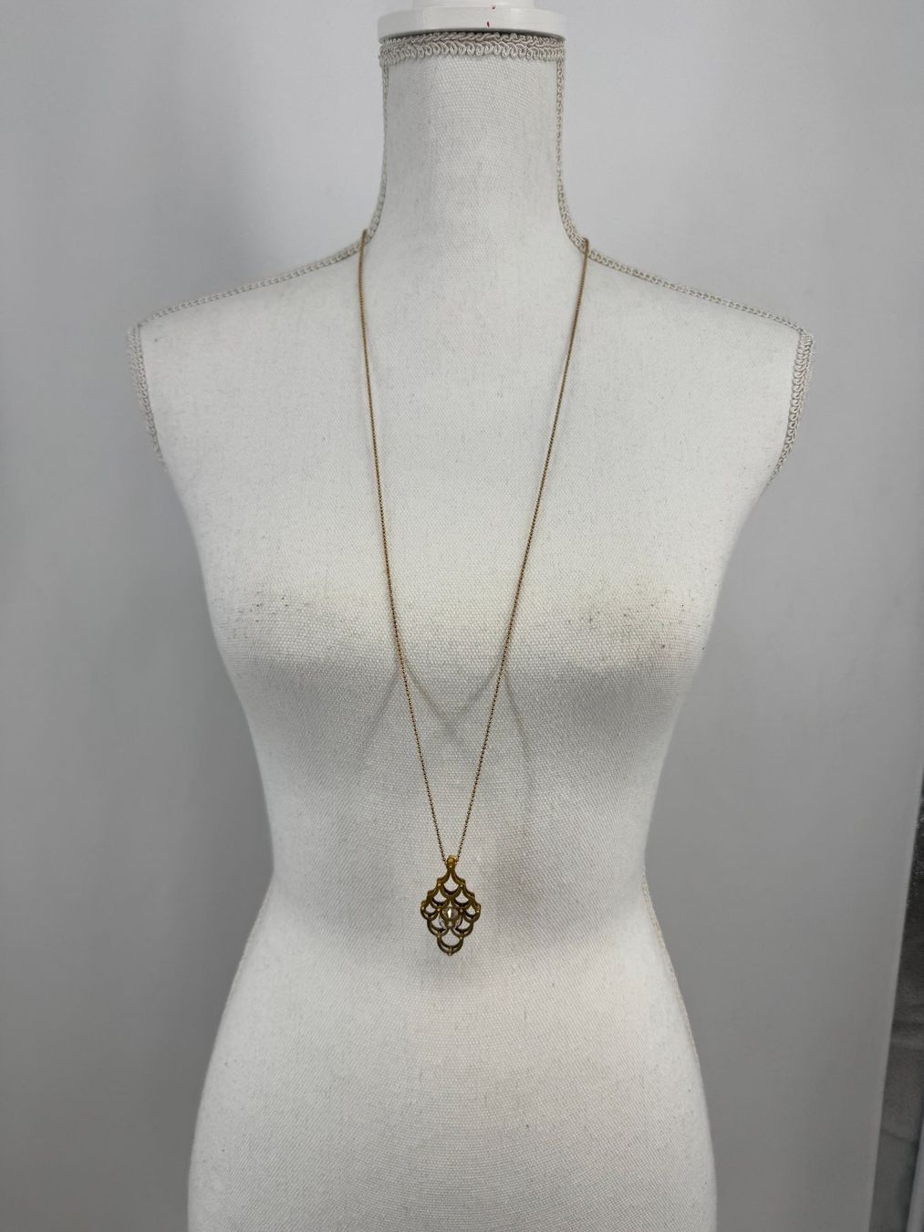 Altri gioielli: Paire de colliers doré / strass – Usato da Lausanne venduto da PlusValue_Lausanne 2