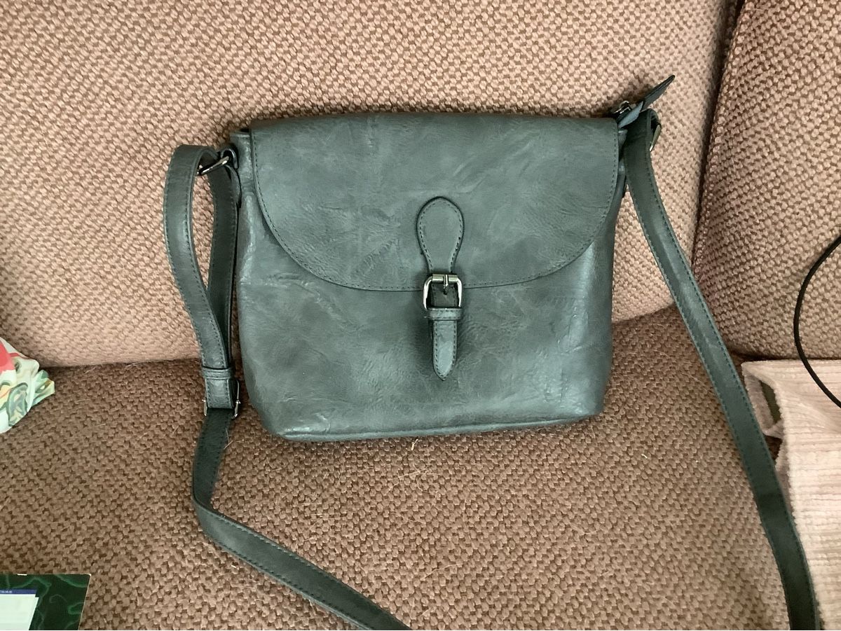 Taschen für Damen: Umhängetasche neu – Gebraucht aus Wildegg von mollilove